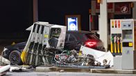 Automobilist rijdt pompzuil uit de grond bij tankstation langs A58 bij Etten-Leur