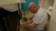Jeffrey verliest zijn geduld met de nieuwe kapsalon