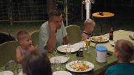 Een uur wachten op eten eist zijn tol bij de familie Verhoef