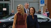 Koningin Máxima brengt een bezoekje aan het HEMA-kantoor