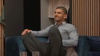 Sayf complimenteert Sigourney: 'Hele knappe vrouw'