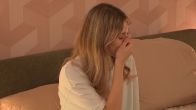 Sofie kan Joris' telefoongesprek meeluisteren!
