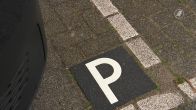 Voor je eigen deur parkeren voor steeds meer mensen een duur grapje