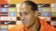 Virgil van Dijk met brok in zijn keel op het veld: 'Het is héél mooi!'