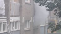 Bewoners met ladders gered bij zeer grote brand Den Haag