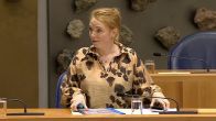 D66-staatssecretaris komt te laat bij vragenuur en wordt op de vingers getikt door Kamervoorzitter