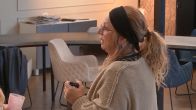 Angela vertrouwt de plannen van haar bondgenoten niet